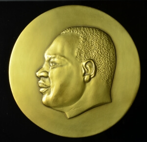 medal with a man's portrait